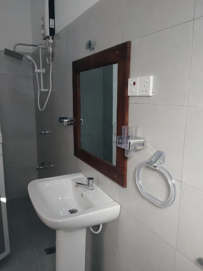 Privatunterkunft Queens Airport Residence Negombo