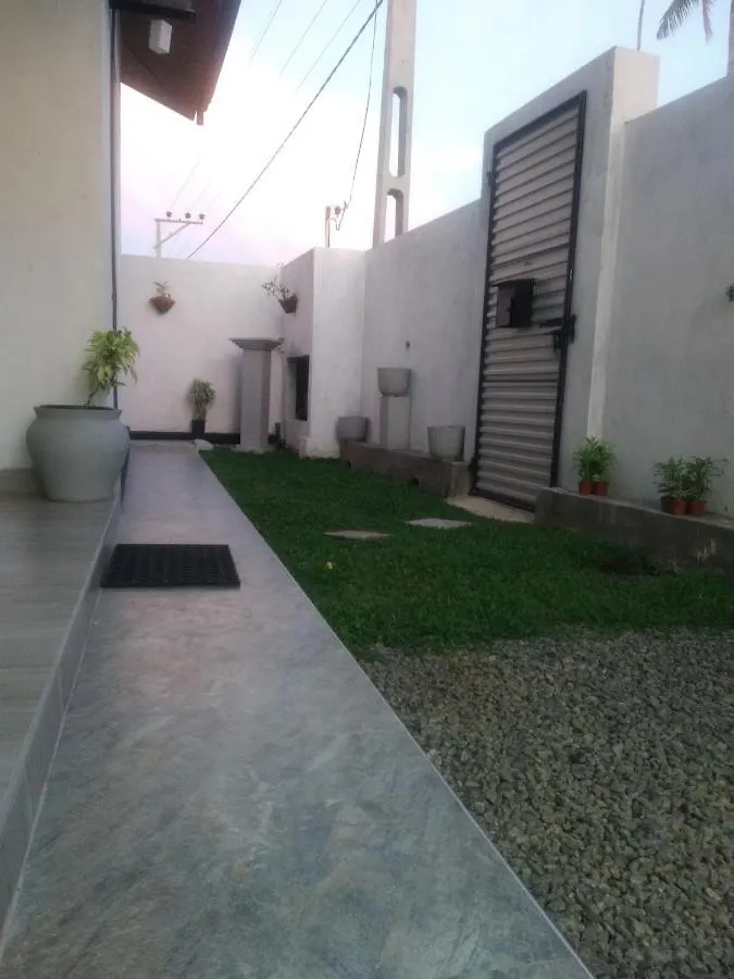Queens Airport Residence Negombo 0*,  Sri Lanka